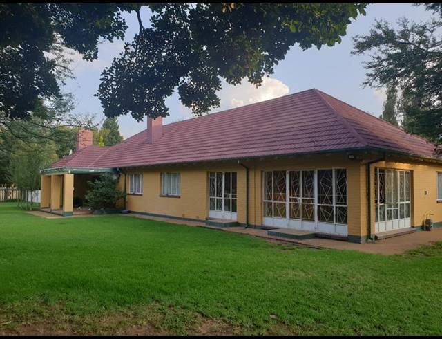 4 BEDROOM HOUSE FOR SALE IN WOLMARANSSTAD